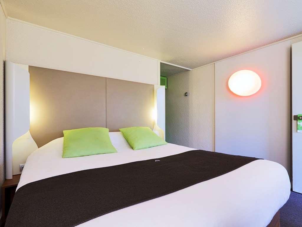 Hotel Campanile Saint-Quentin-En-Yvelines Montigny-le-Bretonneux Habitación foto