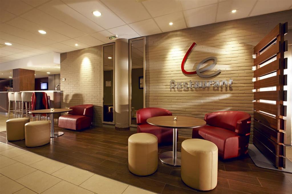 Hotel Campanile Saint-Quentin-En-Yvelines Montigny-le-Bretonneux Restaurante foto